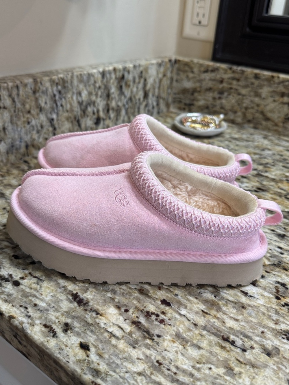 Girl’s Pink Uggs. Size 13K